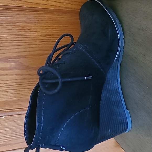 Authentic American Heritage So, 8 med, black wedge booties - Picture 5 of 8